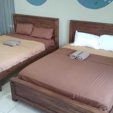 Rumanija'S Airport Rooms Zanderij Екстер'єр фото
