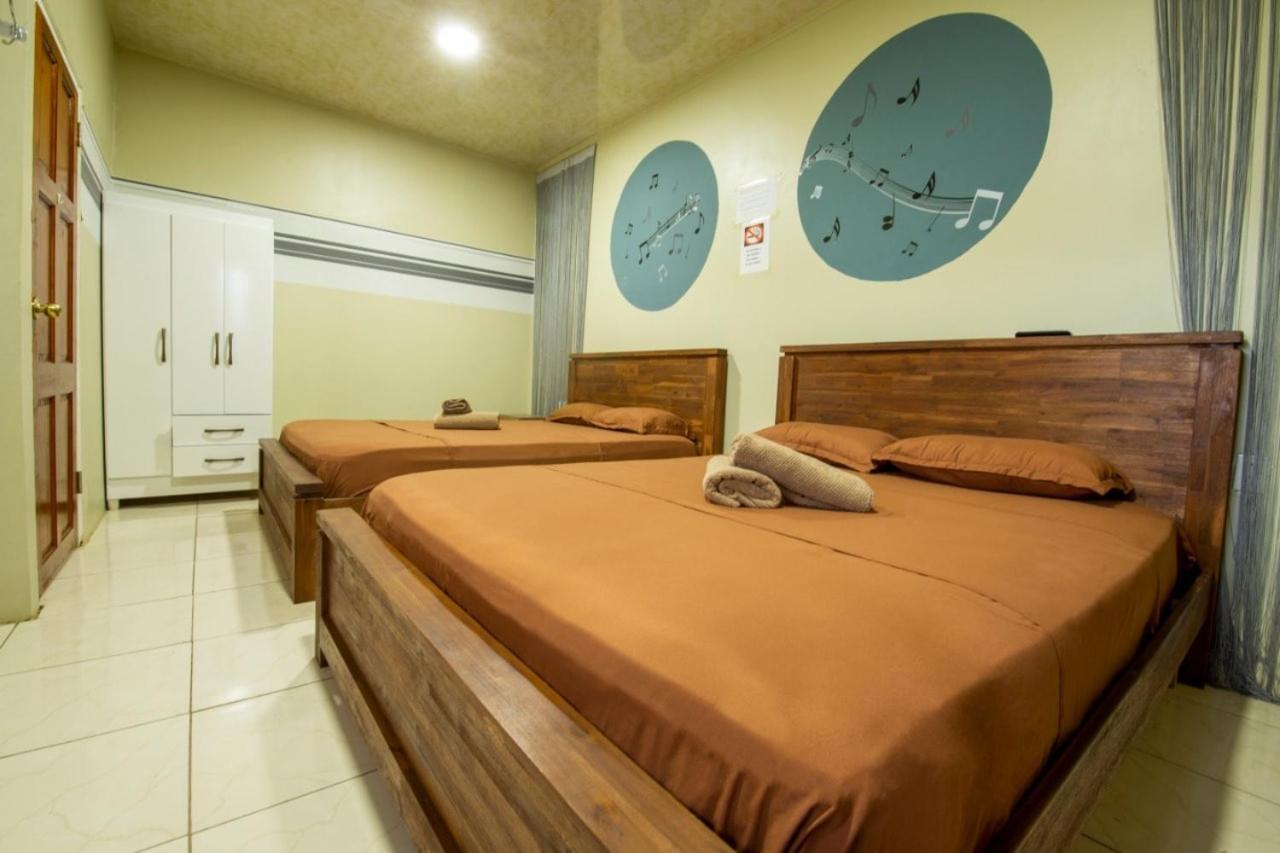 Rumanija'S Airport Rooms Zanderij Екстер'єр фото